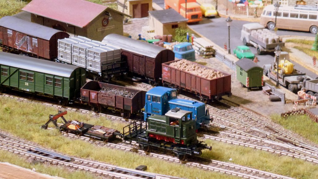 Rangierlok V15 2271 auf einer Anlage in Gera. Foto 03.11.2012