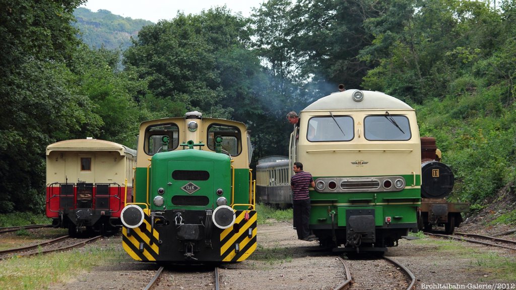 Rangiermanver in Brohl Bf: Am 15.8.2012 trafen sich die im Moment nur noch einzig betriebsfhigen Brohltalbahn-Lokomotiven D1 und D5 auf den Bahnhofsanlagen von Brohl-Ltzing.
