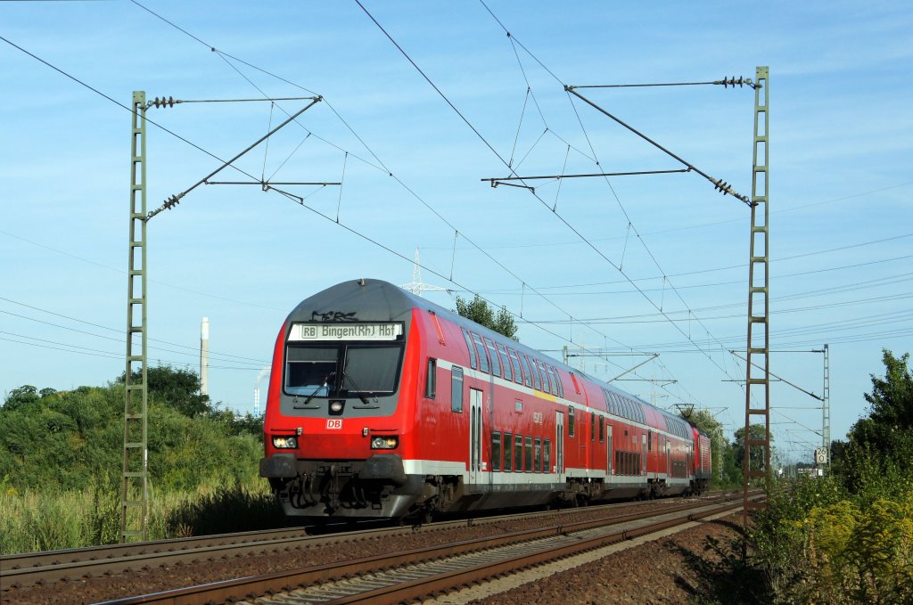 RB 12790 von Frankfurt (Main) Hbf nach Bingen (Rhein) Hbf, aufgenommen im September 2012 bei Mainz.
