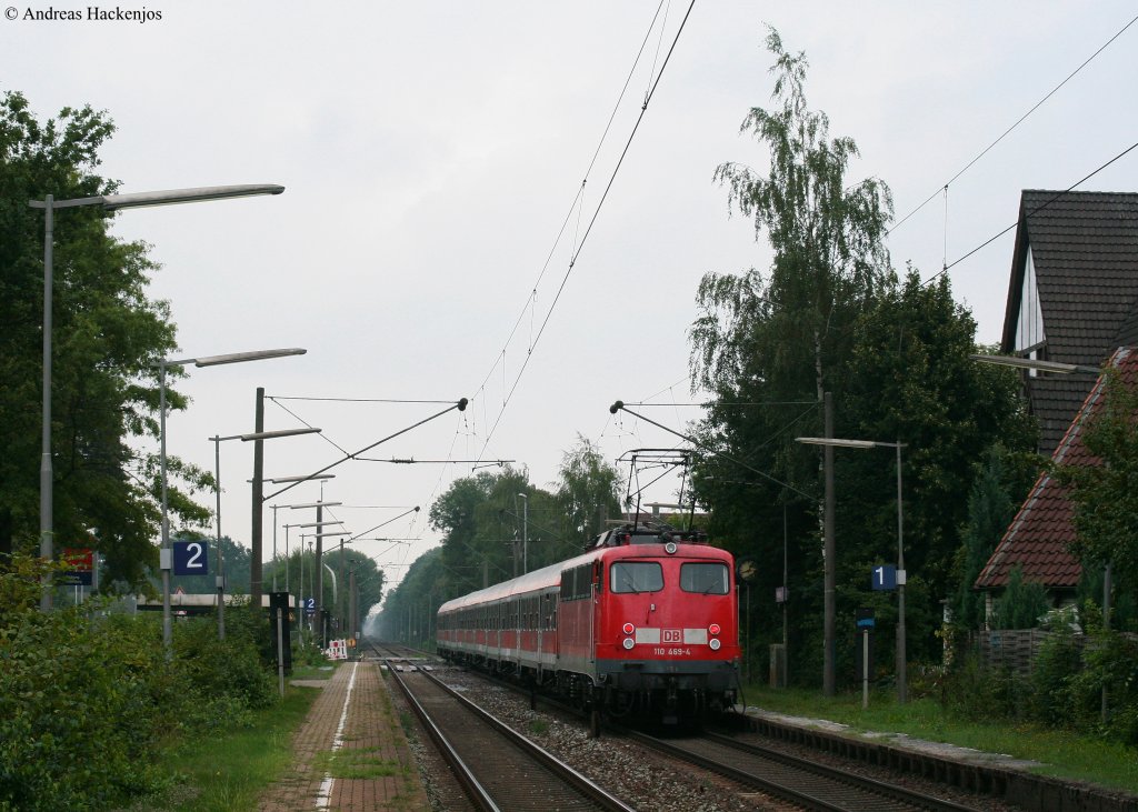 RB 14819 (Oldenburg(Oldb)-Bremen Hbf) mit Schublok 110 469-4 in Heidkrug 17.8.10