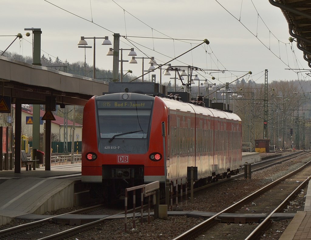 RB 15 an Gleis 2 im Bahnhof Osterburken am 31.12.2012