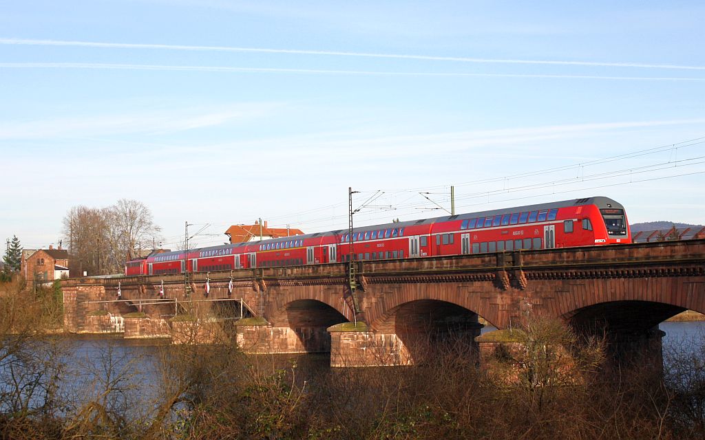 RB 15359 ist auf der Fahrt von Frankfurt/Main Hbf nach Heidelberg Hbf. Neckarbrcke Ladenburg/Neckarhausen, 07.02.11