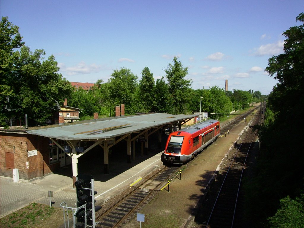 RB 16085 sonnt sich am 17.06.2011 im unteren Bahnhofsteil von Smmerda.