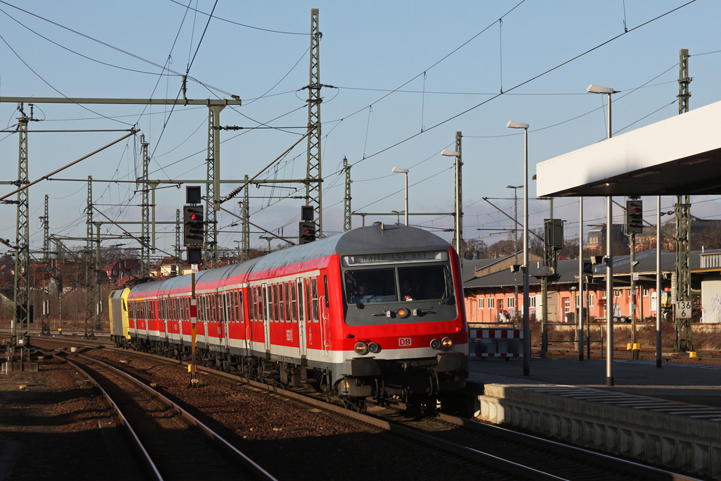 RB 16317 von Eisenach nach Halle geschoben von 182 518 bei der Einfahrt in den Bahnhof Gotha. 10.12.2011.