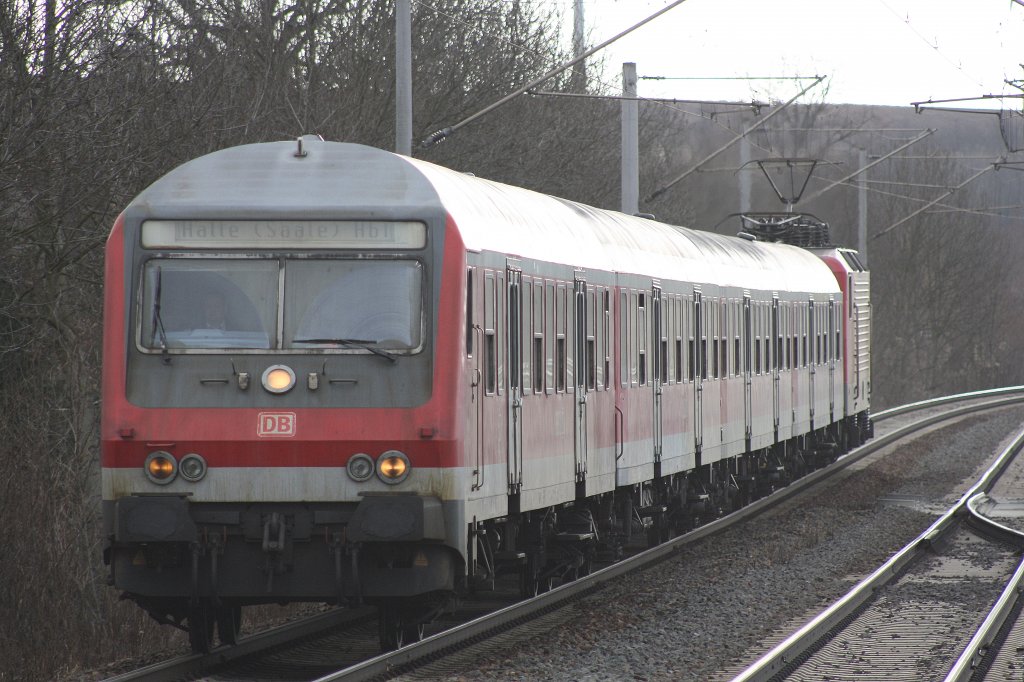 RB 16317 nach Halle Saale Hbf geschoben von einer BR 143.Erfurt 25.02.2010