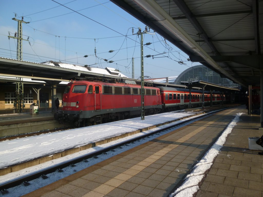RB 18609 (Mannheim-Karlsruhe) mit 110 401 fhrt nun zu den Abstellgleisen. 3.12.10 