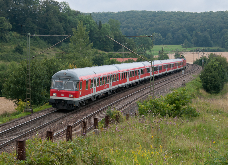 RB 19317 (Stuttgart Hbf - Ulm Hbf) am 28. Juli 2011 bei Urspring.