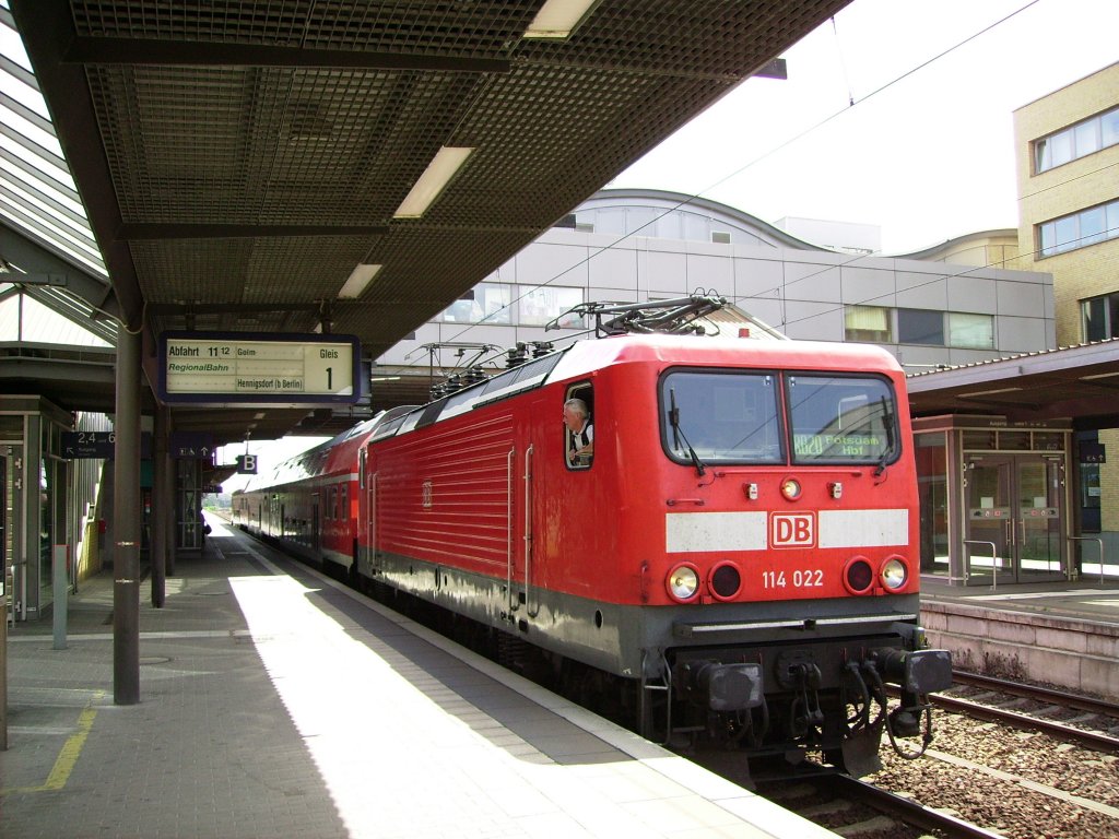 RB 20 im Hauptbahnhof Potsdam kurz vor der Abfahrt nach Hennigsdorf (b. Berlin) am 23.06.2011.