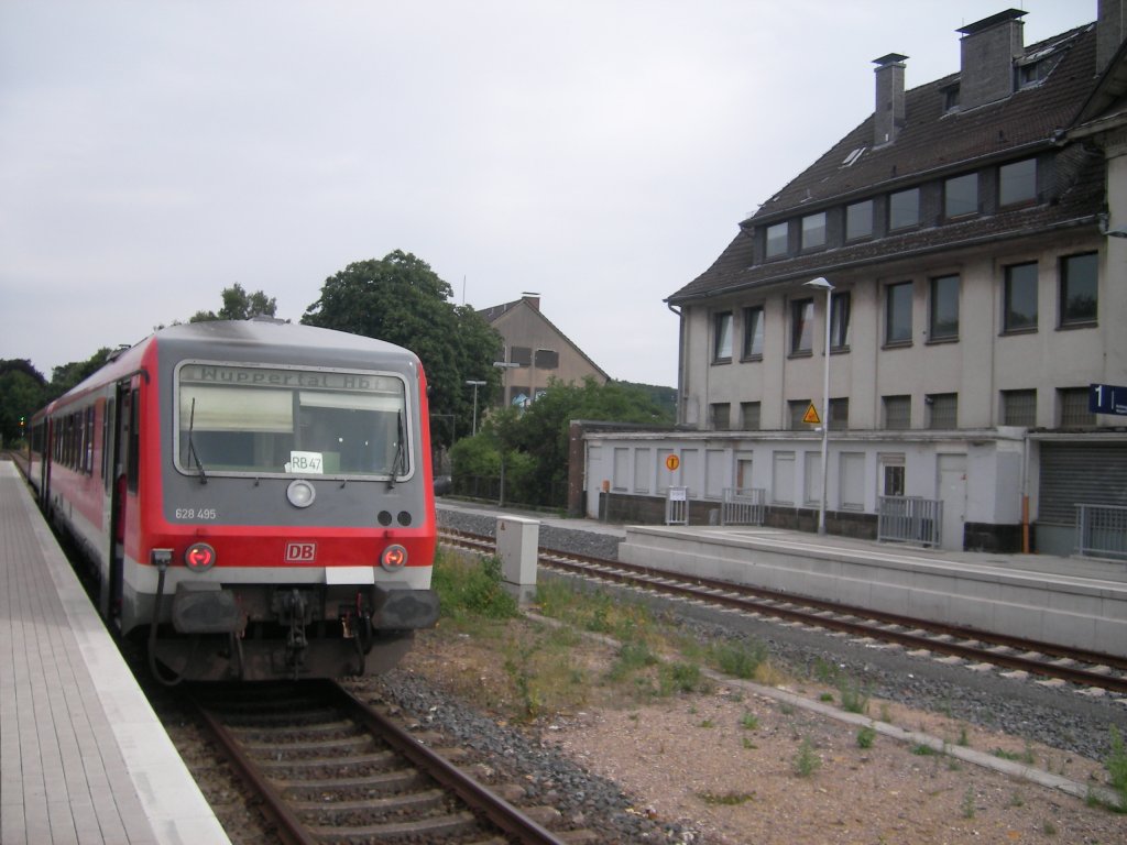 RB 20760 Richtung Wuppertal Hbf am 25.07.2010 im Bahnhof Remscheid-Lennep auf Gleis 3