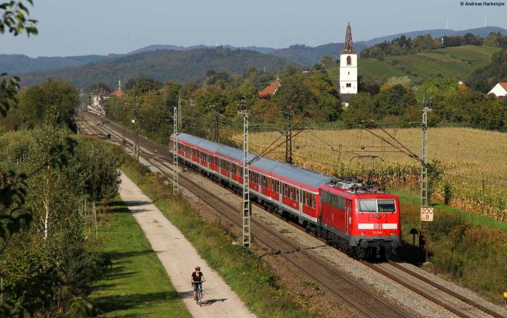 RB 26522 (Mlllheim(Baden)-Emmendingen) mit Schublok 111 064-2 bei Denzlingen 25.9.11