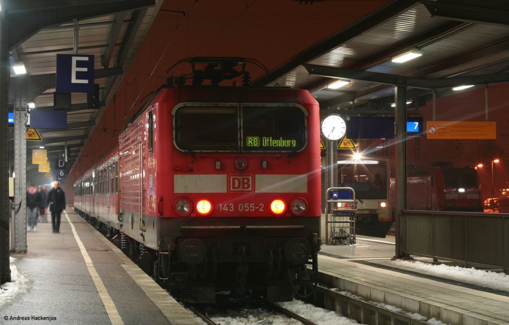 RB 26574 (Basel Bad Bf-Offenburg) mit Schublok 143 055-2 in Offenburg 30.12.10