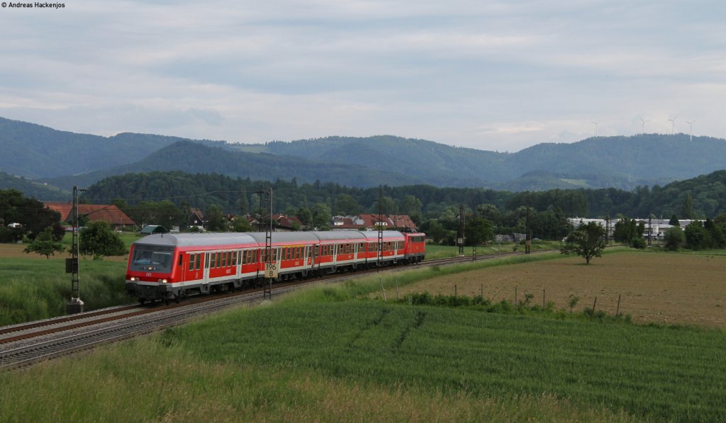 RB 26578 (Freiburg(Breisgau) Hbf-Offenburg) mit Schublok 111 060-0 bei Kollmarsreute 27.5.12
