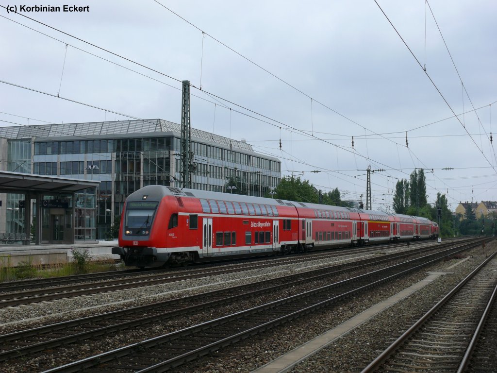 RB 27054 von Mhldorf (Obb.) nach Mnchen Hbf bei der Durchfahrt in Mnchen-Heimeranplatz, 14.05.2010