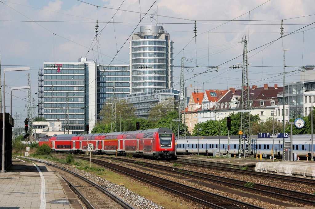 RB 27060 aus Mhldorf am 02.05.09 bei der Einfahrt in Mnchen Ost