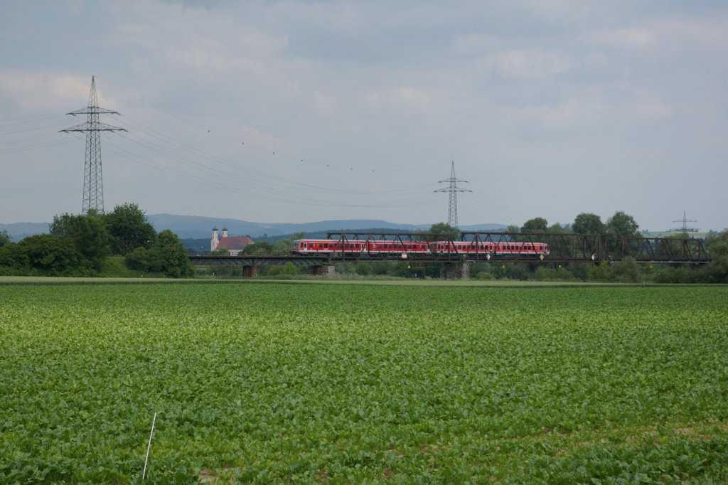 RB 32316 Neufahrn (Ndb)-Bogen am 24.06.2010 auf der Donaubrcke zwischen Sand und Bogen.Der Zug besteht aus einem 628.2 und 628.4.