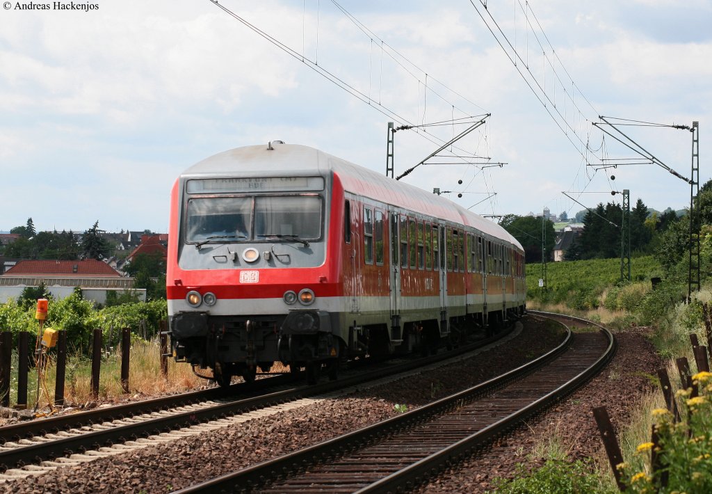 RB 39223 (Koblenz Hbf-Frankfurt(Main)Hbf) mit Schublok 143 906-6 bei Hattenheim 17.7.10