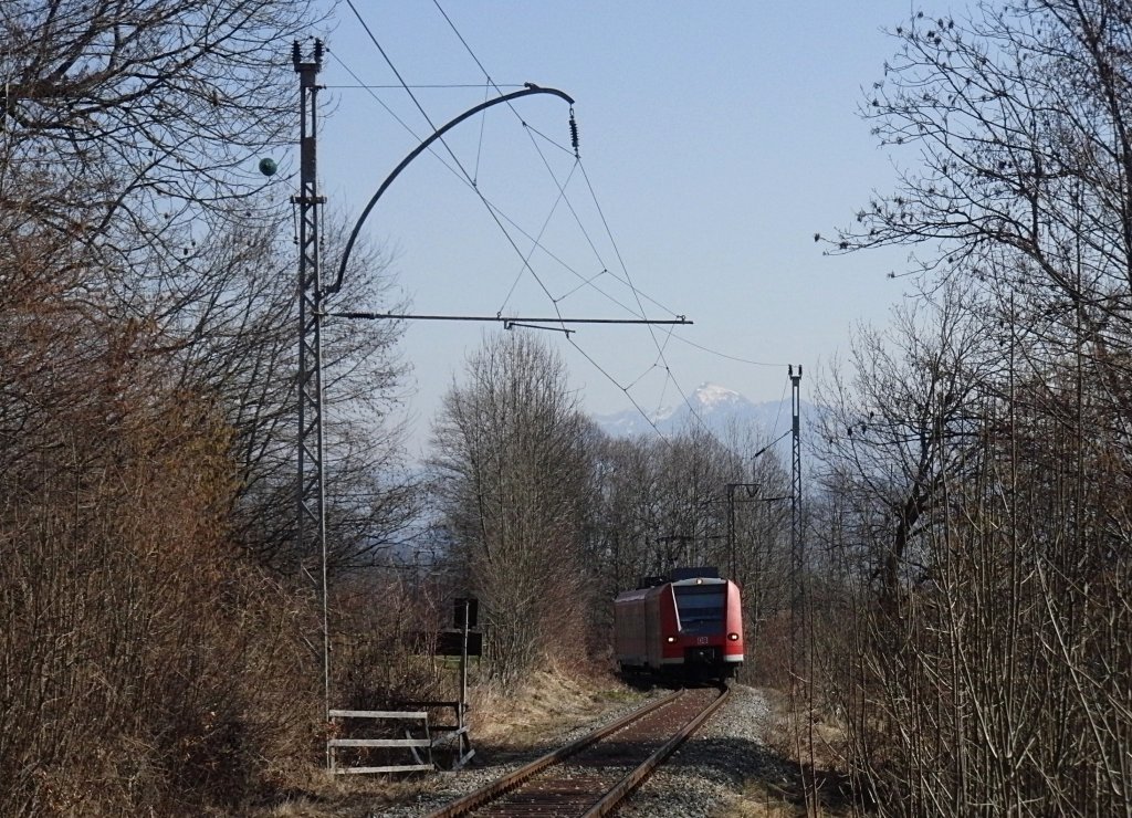 RB 59565 von Murnau nach Oberammergau am 07.03.2012 kurz vor dem Haltepunkt Jgerhaus.