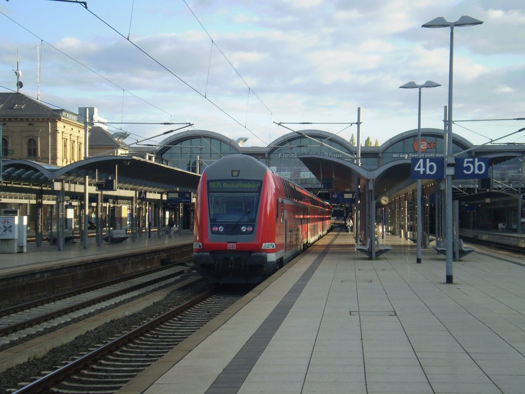 RB 75 nach Aschaffenburg hier auf Gleis 4 des Mainzer Hbfs. 
19.11.09 