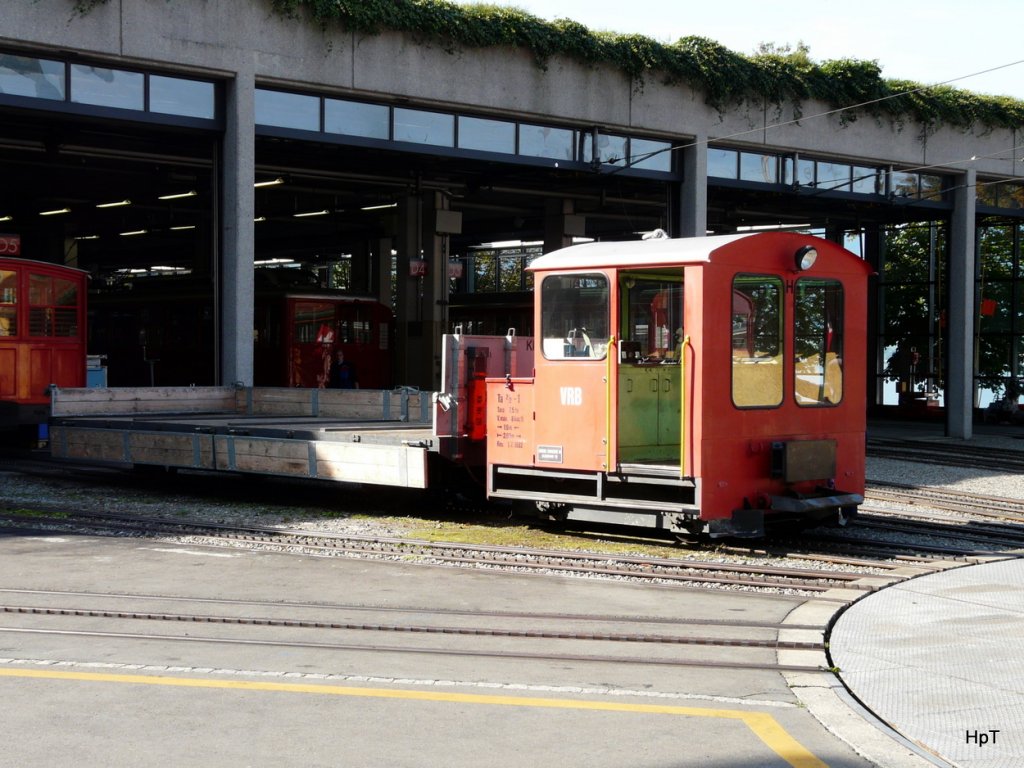 RB - Fr Rangierarbeiten im Bahnhof Vitznau ist die Akku Rangierlok Ta 2/2 1 zustndig .. Bild vom 07.09.2009