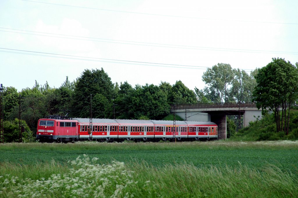 RB nach Regensburg Hbf kurz nach Plattling, am 24.05.2010.