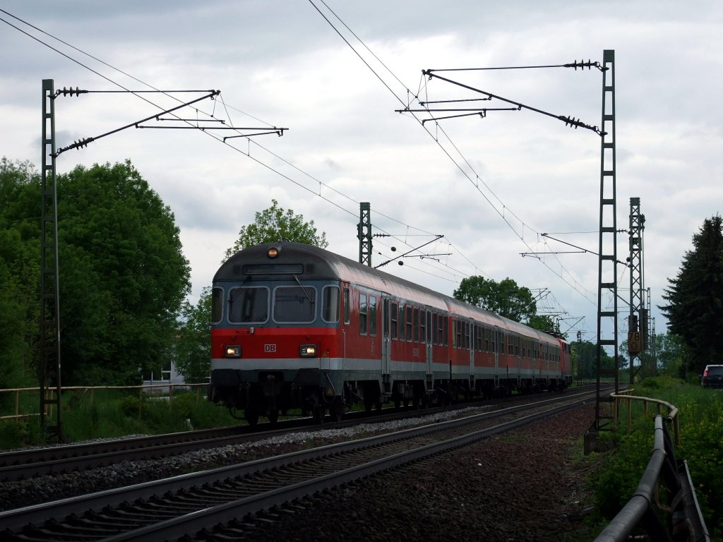 RB von Neumarkt i.d.Obpf. bei der Einfahrt in den Bahnhof von Straubing, am 15.05.2010.