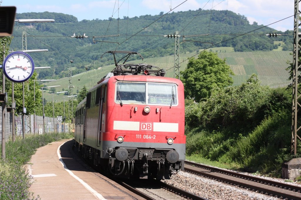 RB von Offenburg in Richtung Basel in Schallstadt. Lok 111 064-2