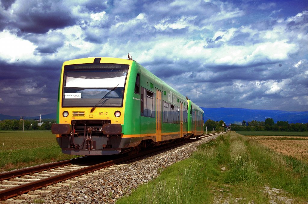 RB von Plattling nach Bayerisch Eisenstein am 24.05.2010 kurz nach Pankofen.