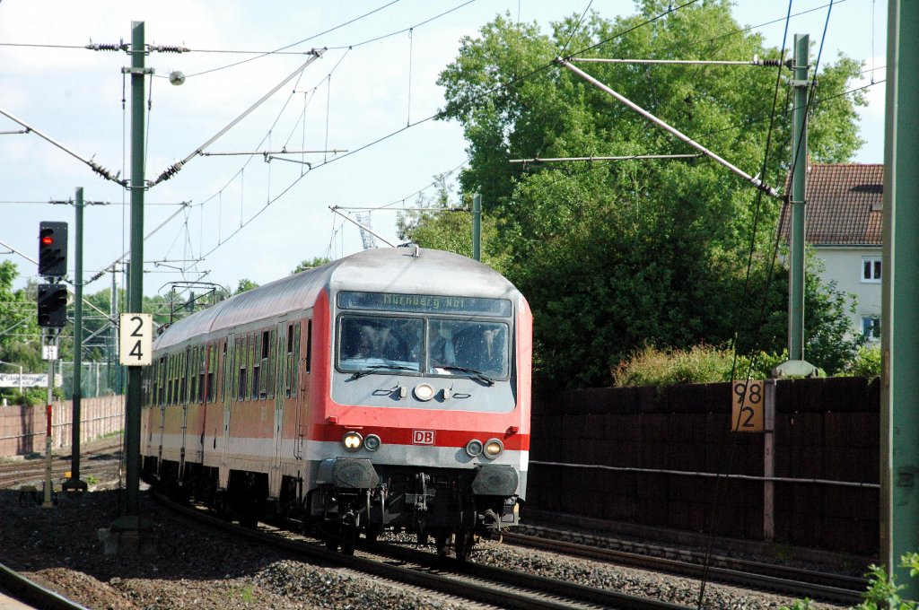 RB von Postbauer-Heng nach N�rnberg Hbf am 23.05.2010 bei der Durchfahrt durch N�rnberg-Glei�hammer.