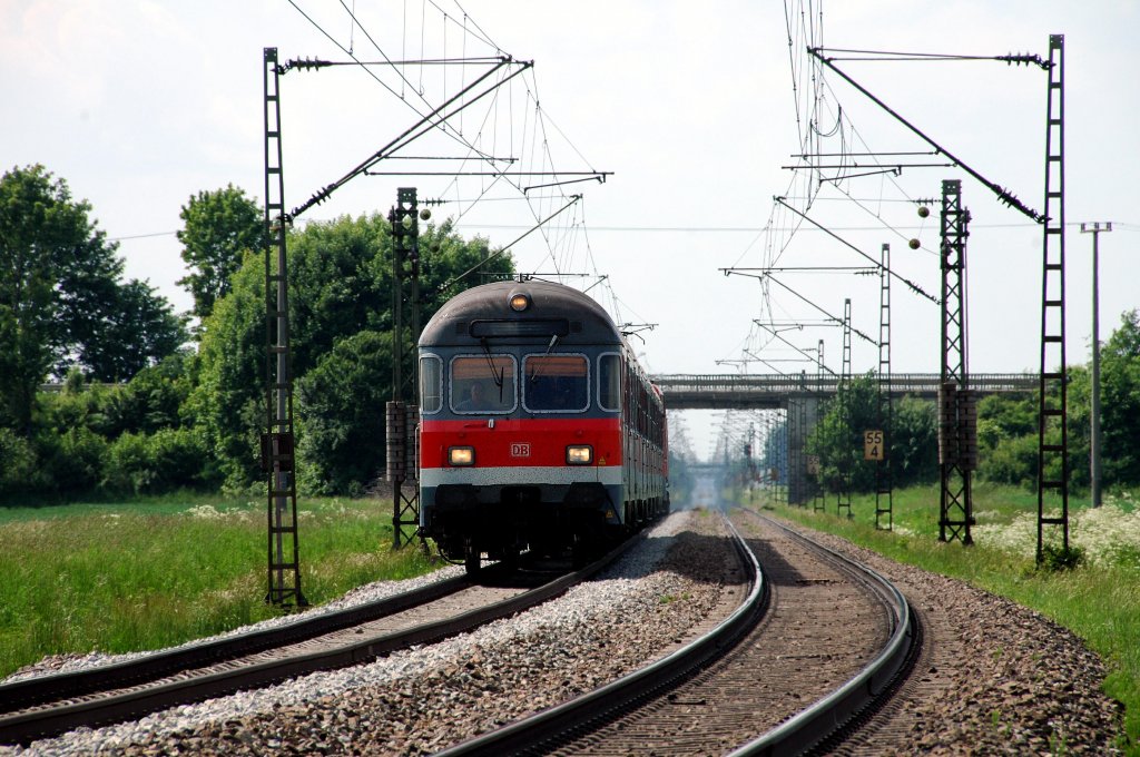 RB von Regensburg Hbf nach Plattling, kurz vor ihrem Zielbahnhof, am 24.05.2010.