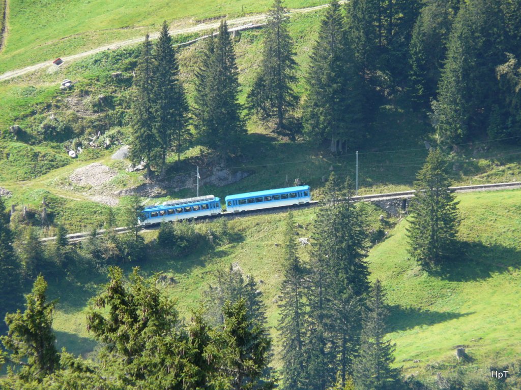 RB - Zug von Arth-Goldau auf die Rigi mit dem Zahnradtriebwagen Bhe 2/4 23 und Steuerwagen Bt 13 am 07.09.2009