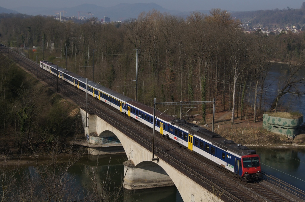 RBDe 560 116-8 erreicht am 29.3.12 Turgi.
