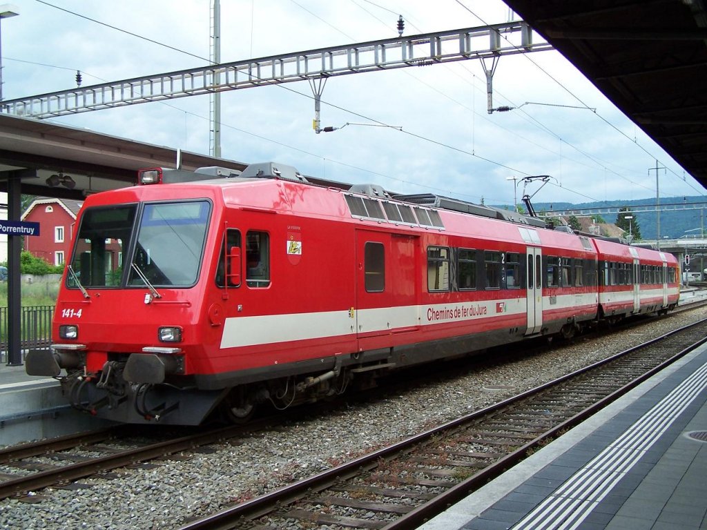 RBDe 560 141-4 im Bahnhof Porrentruy am 12/06/10.
