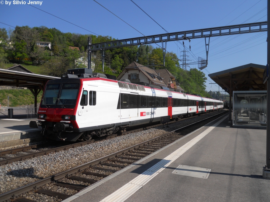RBDe 560 204-0 (ex RBDe 560 006-9) am 26.4.2011 in Puidoux-Chebres als S21 nach Payerne