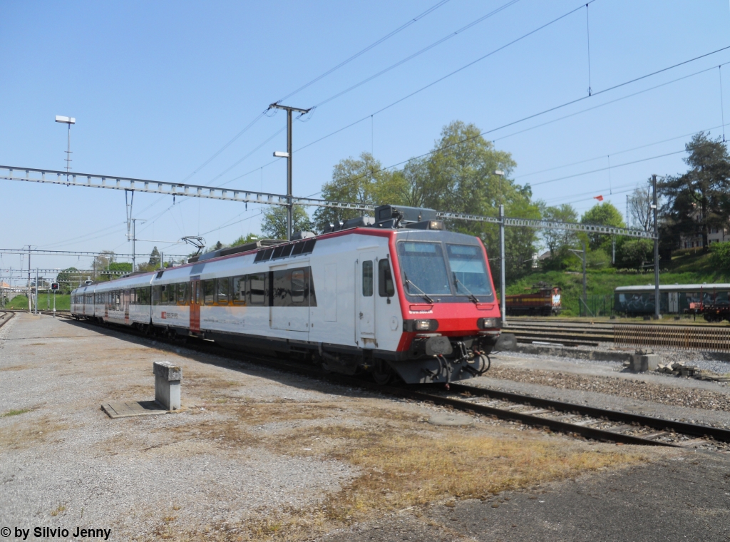 RBDe 560 250-3 (ex RBDe 560 066-3 ''Schpfheim) am 26.4.2011 als Regio nach Yverdon-les-Bains in Payerne, wo im Laufe der 2. Hlfte des Jahres 2010 der gesamte Regionalverkehr auf Domino (oder teils Flirt) umgestellt wurde.