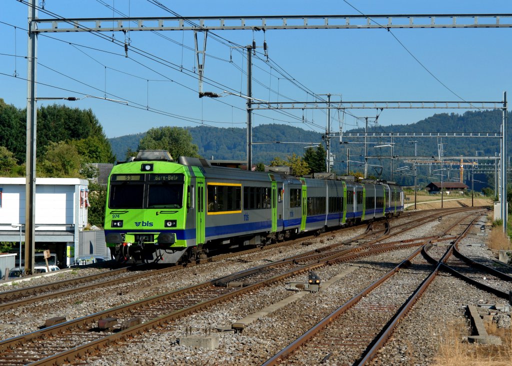RBDe 565 974 als S3 am 31.08.2009 bei der Einfahrt in Mnchenbuchsee.