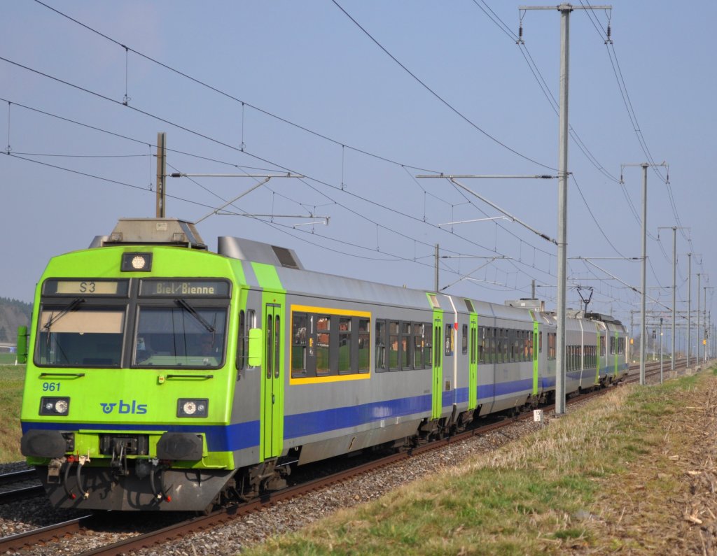 RBDe 565 als S3 Belp-Bern-Biel/Bienne bei Schpfen
