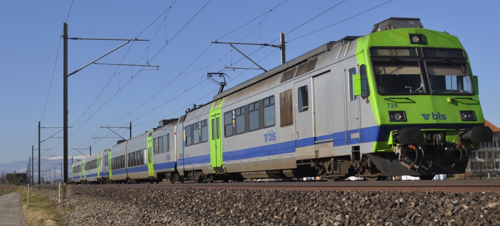 RBDe 565 als S3 Biel/Bienne-Bern-Belp bei Schwanden