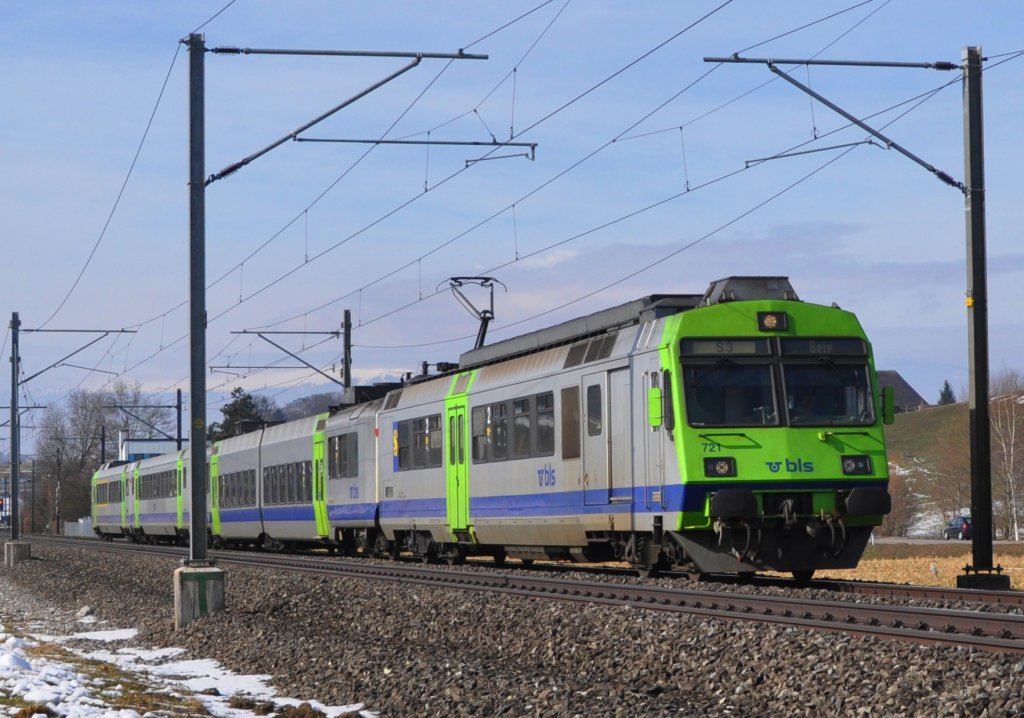 RBDe 565 als S3 Biel/Bienne-Bern-Belp kurz vor Schpfen