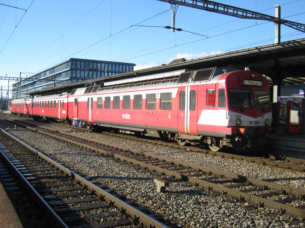 RBDe 566 als RE 3448 in Solothurn, 03.01.2011.