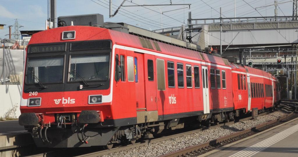 RBDe 566 als S4 nach Langnau bei der Abfahrt in Bern Wankdorf
