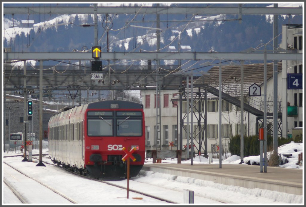RBDe566 mit ABt172 verlsst Wattwil Richtung Rickentunnel. (06.01.2011)
