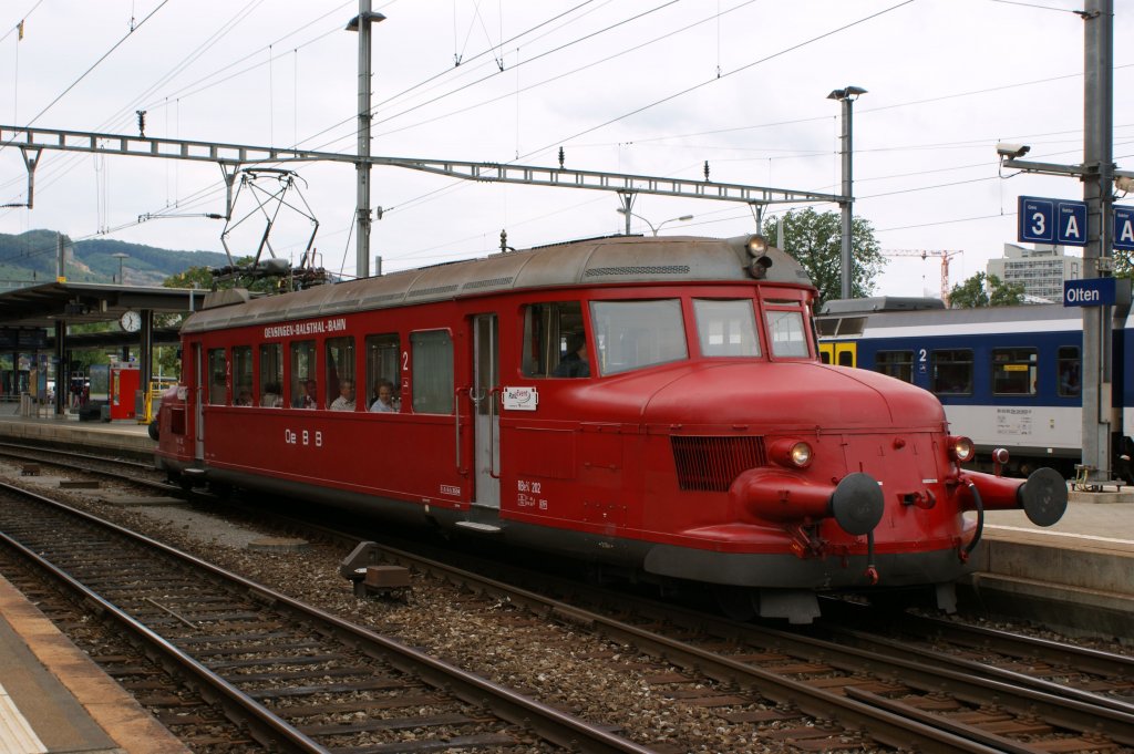 RBe 2/4 wartet am 28.06.2009 in Olten auf die Ausfahrerlaubnis.
Sie ist mit einer Festgesellschaft auf einer Rundfahrt.