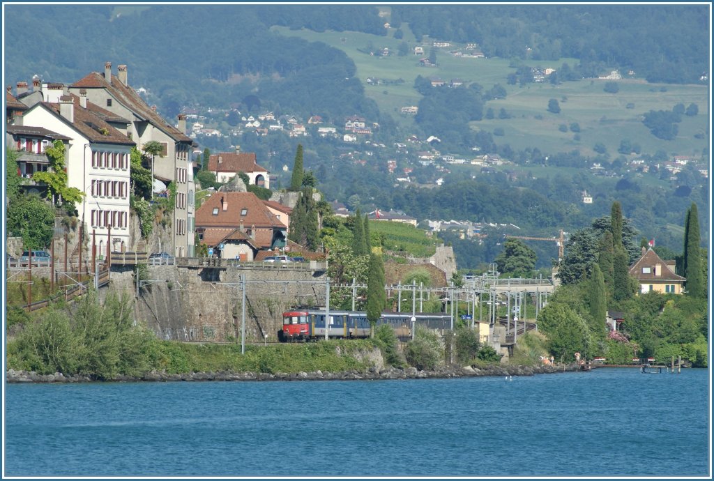 RBe 4/4 mit der RE 4265 bei der Durchfahrt in St-Saphorin.
7. Juli 2010  