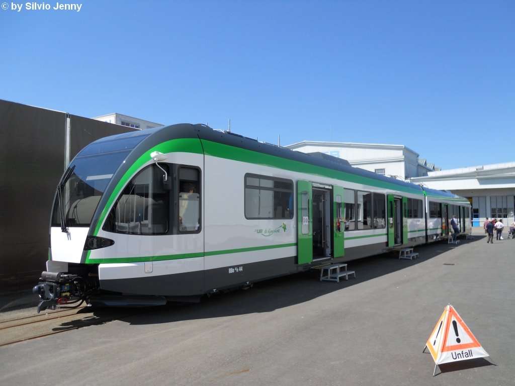 RBe 4/8 44 der LEB am 5.6.2010 anlsslich dem Tag der offenen Tr bei Stadler Rail AG in Altenrhein SG.