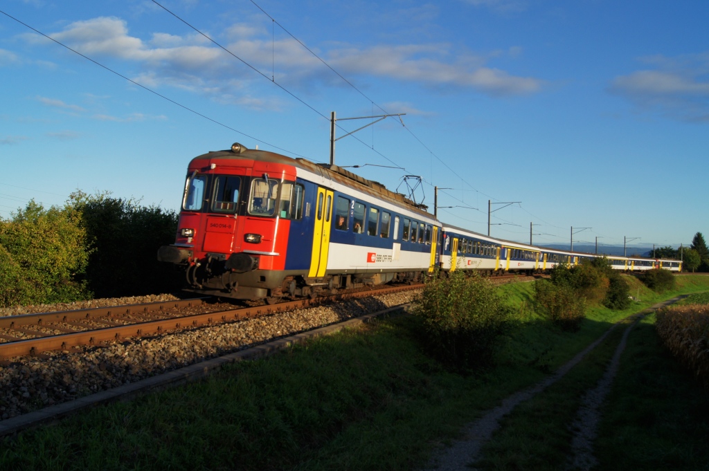 RBe 540 014-4 zieht am 13.9.11 eine S 11 von Andelfingen Richtung Winterthur.