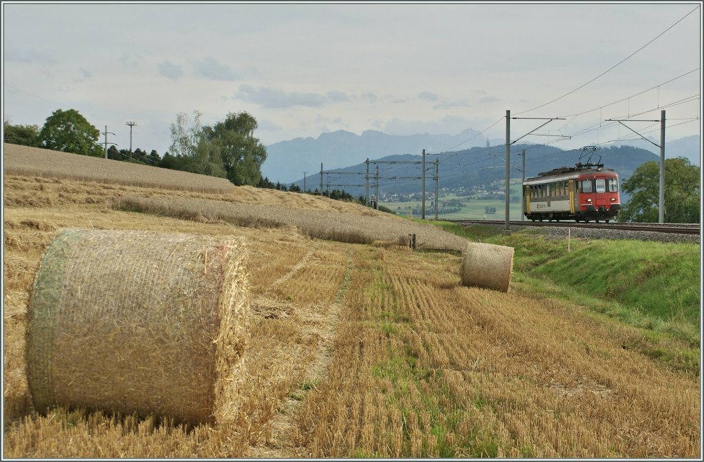 RBe 540 021-3 als Regionalzug 4345 von Palzieux nach Romont am 10. August 2010 kurz vor Oron. 