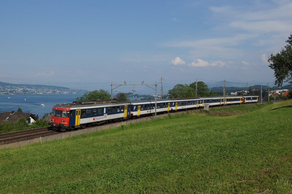 RBe 540 055-1 verlsst am 10.07.2013 Horgen Oberdorf mit einer S 21 nach Zrich HB.