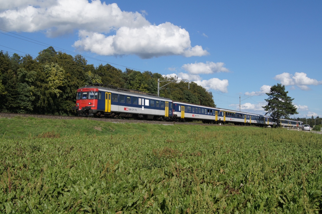 RBe 540 078-3 zieht am 13.9.11 eine S 33 von Andelfingen Richtung Marthalen.