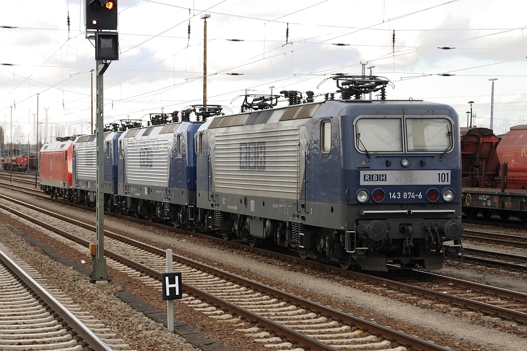 RBH 101 + 104 + 105 + 185 005-6 stehen am 09.04.2010 in Angermnde
