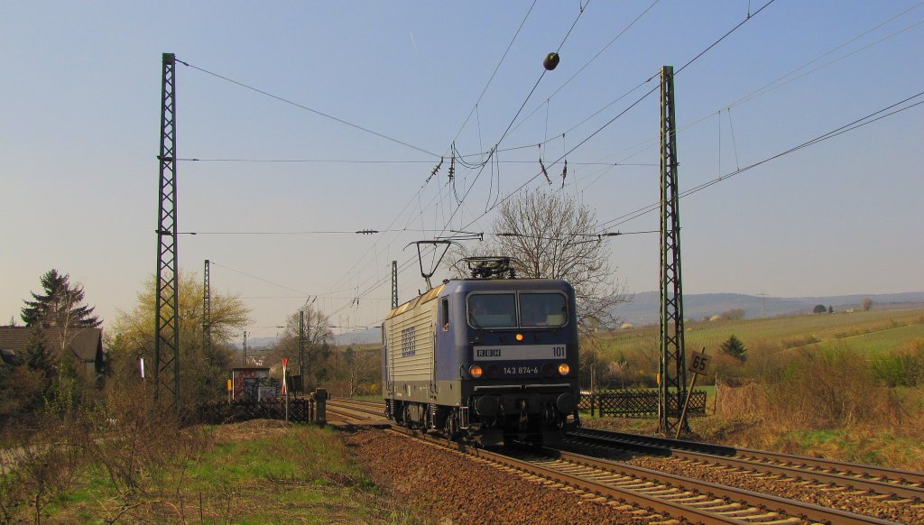 RBH 101 (91 80 6143 874-6 D-RBH) als Tfzf Richtung Wiesbaden, in Erbach (Rheingau); 28.03.2011